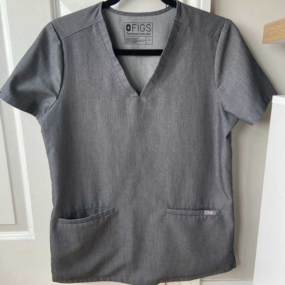 Graphite (Grey) Casma Three-Pocket FIGS Scrub Top